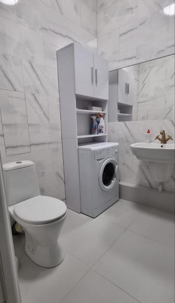 Апартаменти Поруч З М. Палац Україна Kyiv Exterior photo